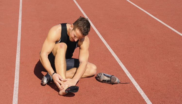How Athletes Can Properly Avoid Injuries